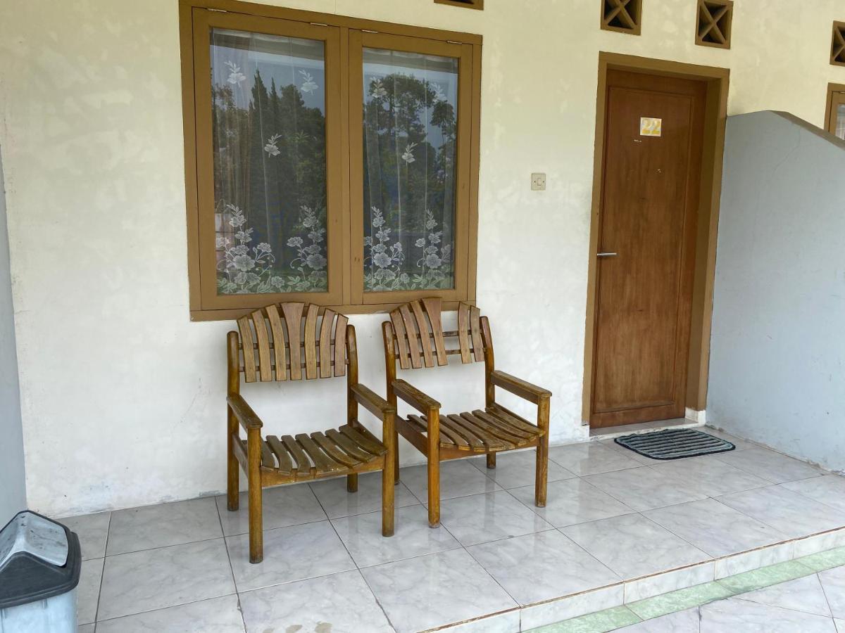 Hotel Puspa Sari Киатер Екстериор снимка