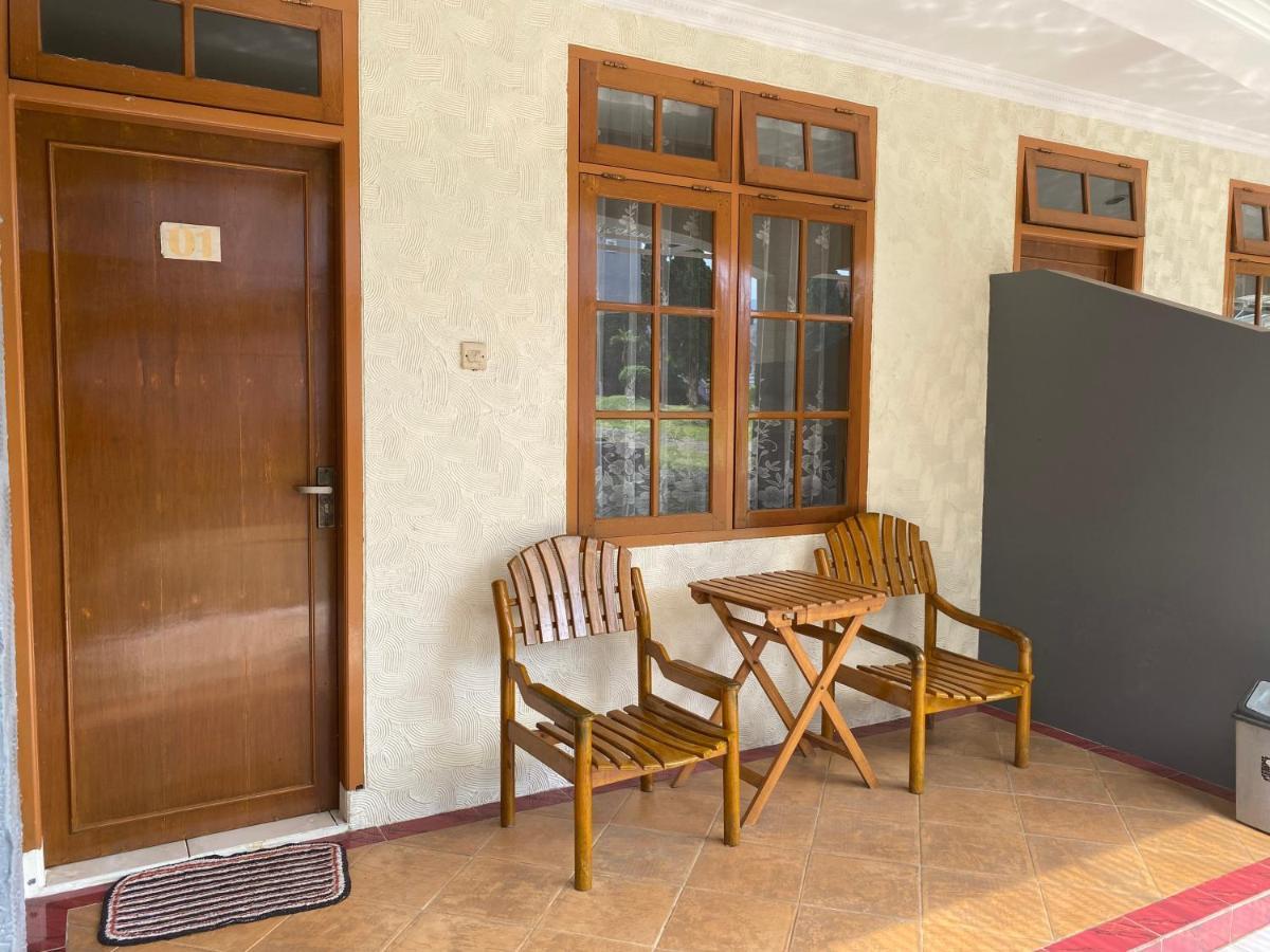Hotel Puspa Sari Киатер Екстериор снимка