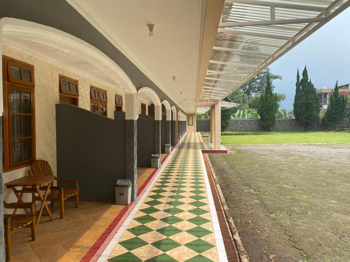 Hotel Puspa Sari Киатер Екстериор снимка