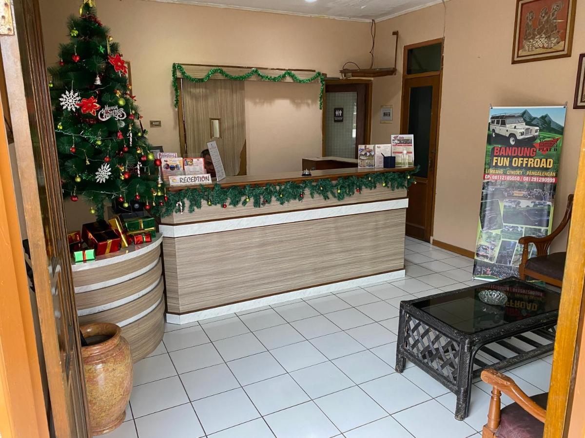 Hotel Puspa Sari Киатер Екстериор снимка