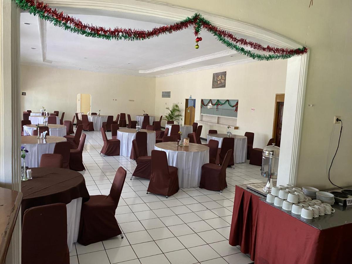 Hotel Puspa Sari Киатер Екстериор снимка