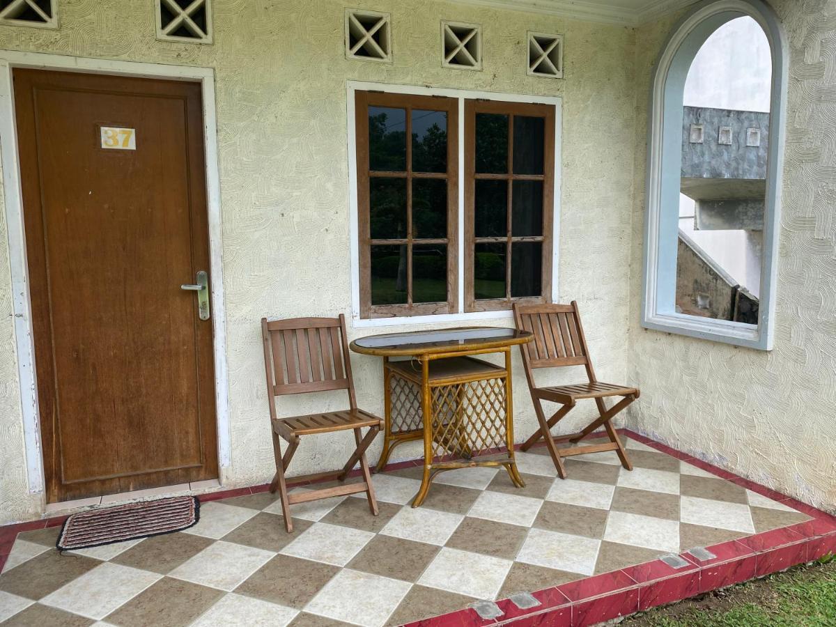 Hotel Puspa Sari Киатер Екстериор снимка
