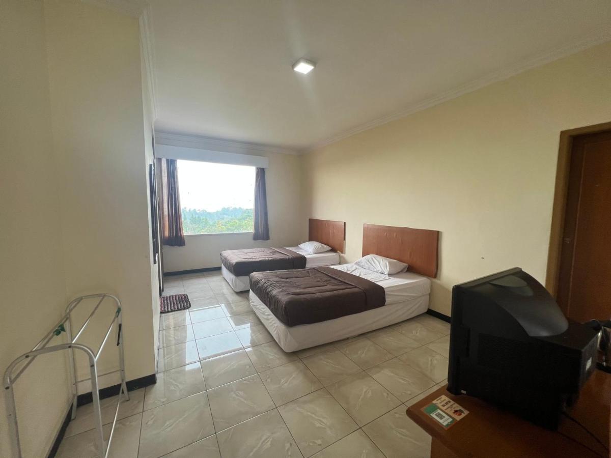 Hotel Puspa Sari Киатер Екстериор снимка