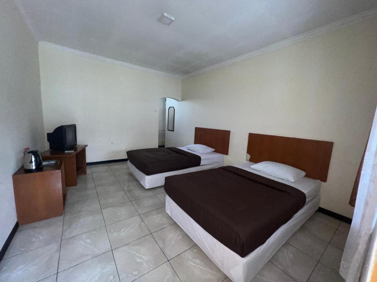 Hotel Puspa Sari Киатер Екстериор снимка