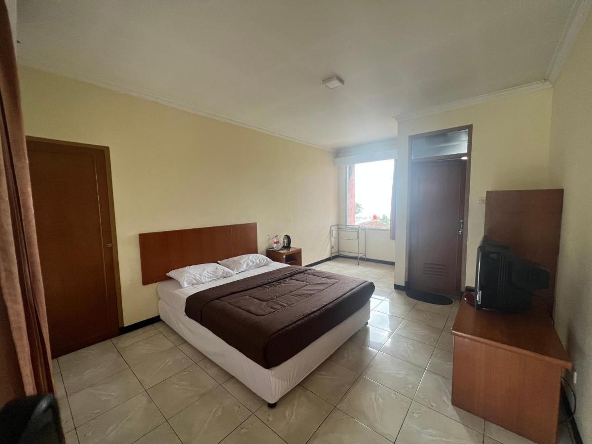 Hotel Puspa Sari Киатер Екстериор снимка