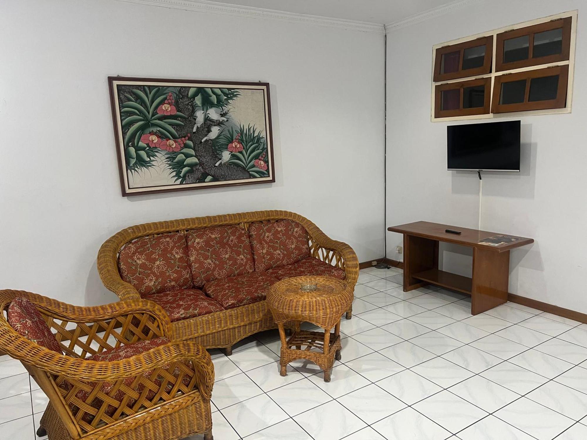 Hotel Puspa Sari Киатер Екстериор снимка