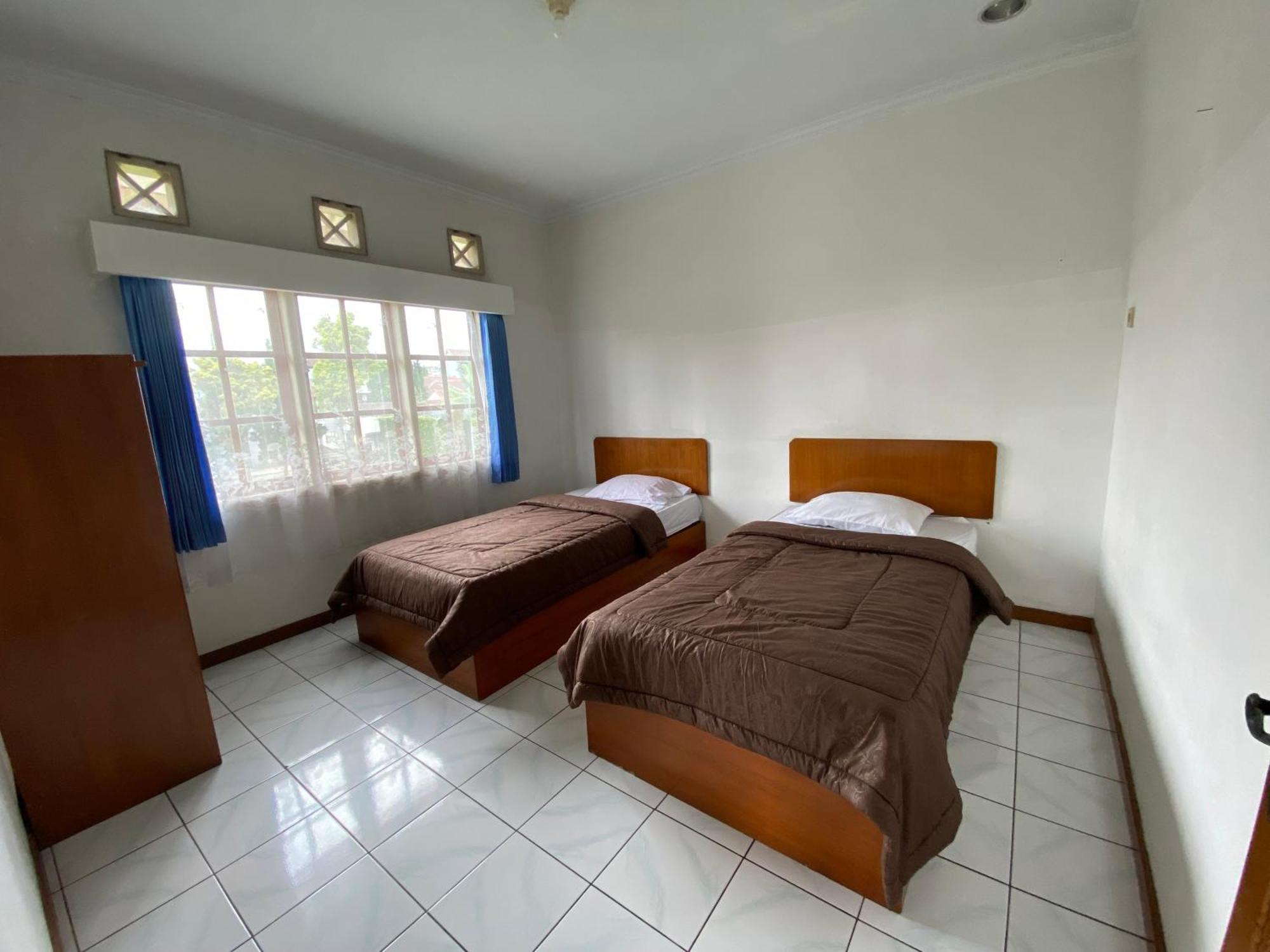 Hotel Puspa Sari Киатер Екстериор снимка