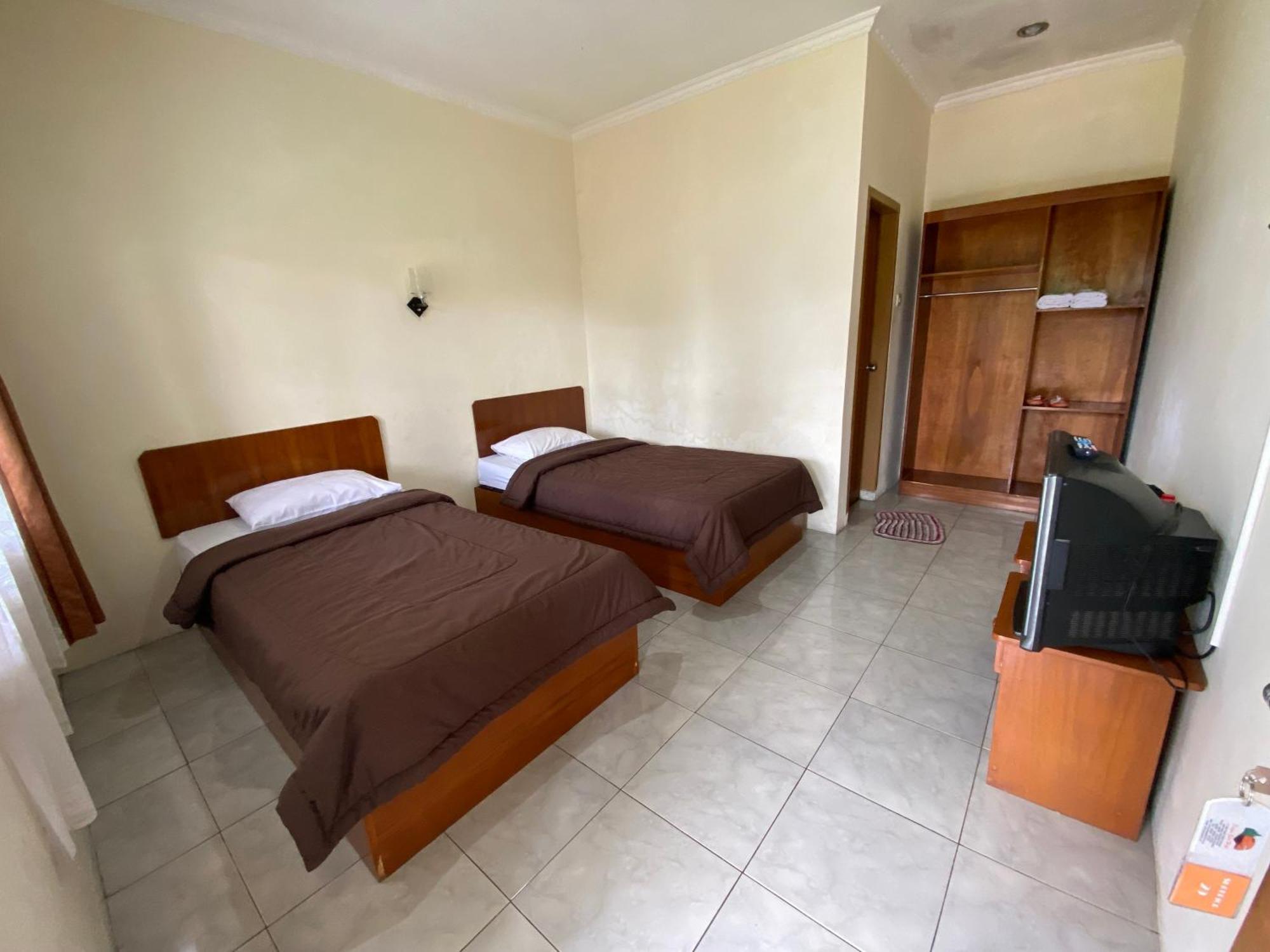 Hotel Puspa Sari Киатер Екстериор снимка